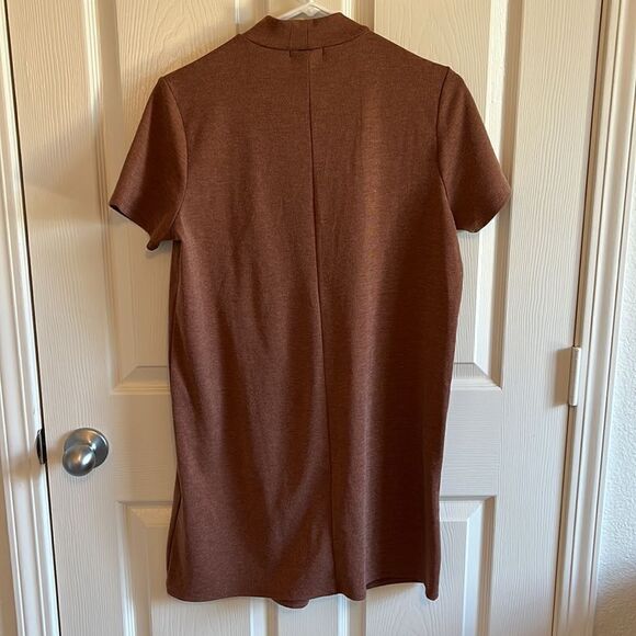 Short Sleeve Dress - Picture 4 of 6